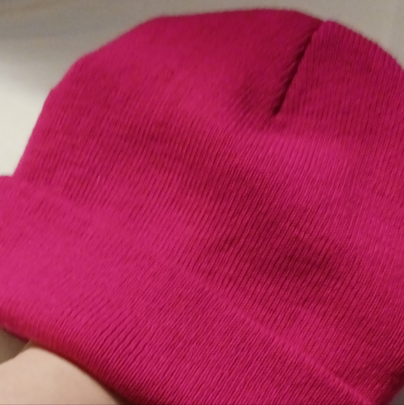 Pink knitted winter warm beanie hat - Picture 3 of 4